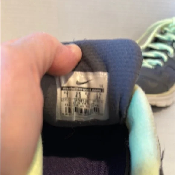 Nike Flywire Athletic Shoes - Dark Gray and neon green shoestrings. Size 7 - Picture 7 of 7